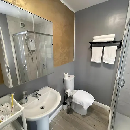 Leitrim Guest house *
